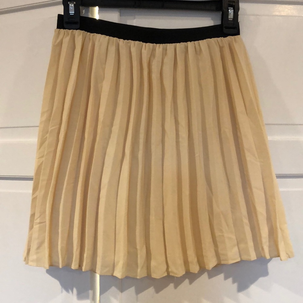 Pale yellow pleated skirt